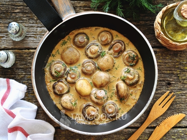 Сметанно-соевый соус с целыми шампиньонами, рецепт с фото