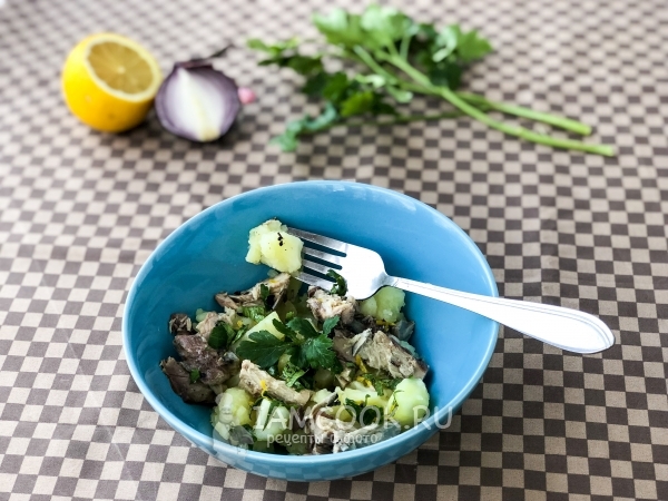 Тёплый салат со скумбрией, рецепт с фото