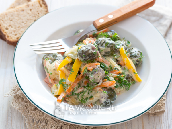 Брюссельская капуста в сметане, рецепт с фото