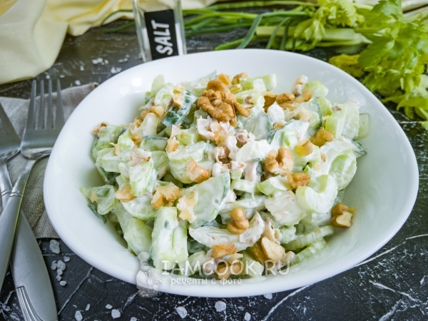 Салат с сельдереем и огурцом, рецепт с фото