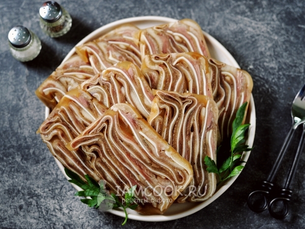 Прессованные свиные ушки, рецепт с фото