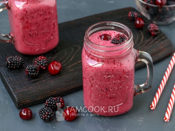 Смузи из вишни и ежевики, рецепт с фото