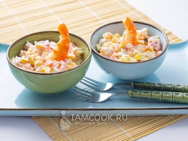Салат с креветками, крабовыми палочками и кукурузой, рецепт с фото