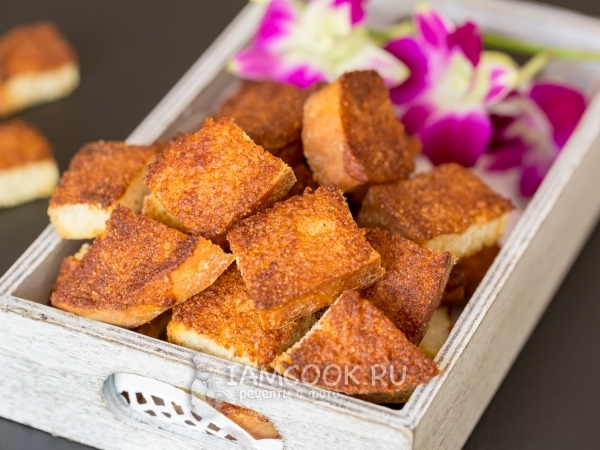 Сухарики со сметаной, сахаром и корицей, рецепт с фото