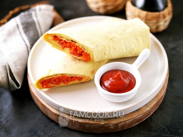 Рулет из лаваша с салями, сыром и корейской морковью в духовке, рецепт с фото