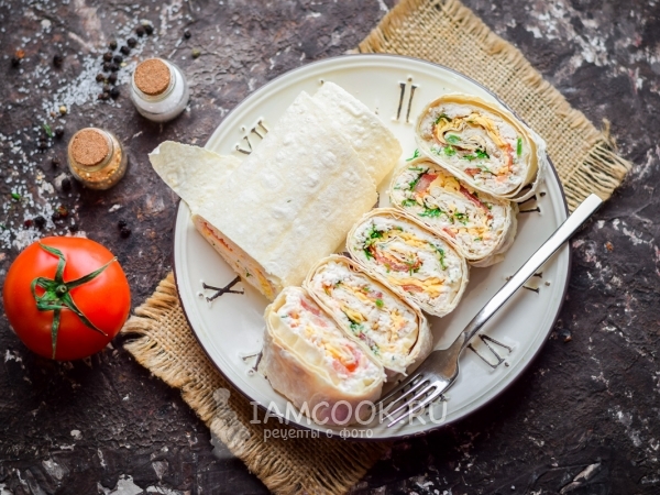 Рулет из лаваша с курицей и зеленью, рецепт с фото