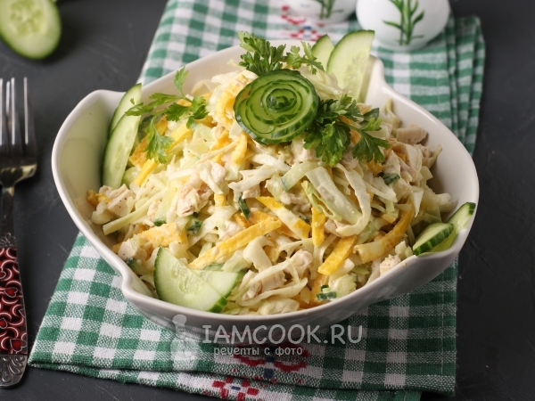 Салат с капустой, курицей и яичными блинчиками, рецепт с фото