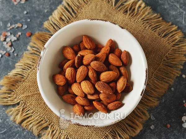 Жареный миндаль в сковороде, рецепт с фото