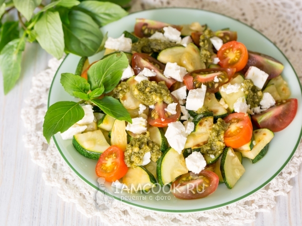 Теплый салат из кабачков и помидоров с фетой, рецепт с фото