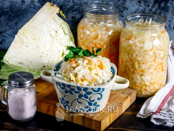 Хрустящая капуста на зиму в рассоле в банках, рецепт с фото