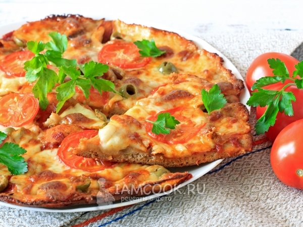 Пицца на ржаном тесте с жареной курицей, рецепт с фото