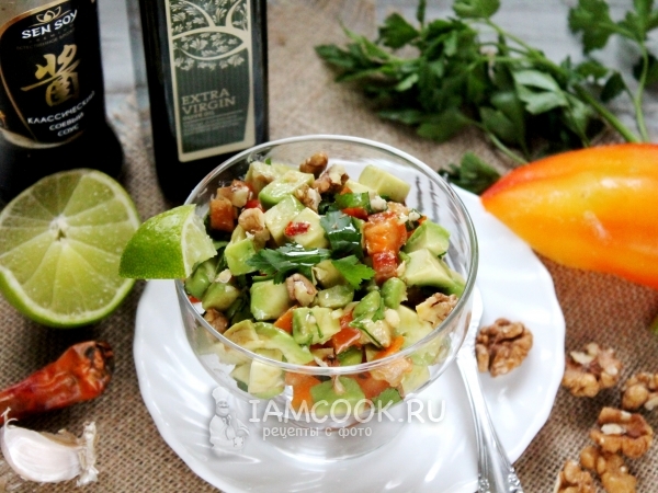 Сальса из авокадо со сладким перцем и орехами, рецепт с фото
