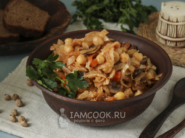 Тушёная капуста с грибами и нутом, рецепт с фото