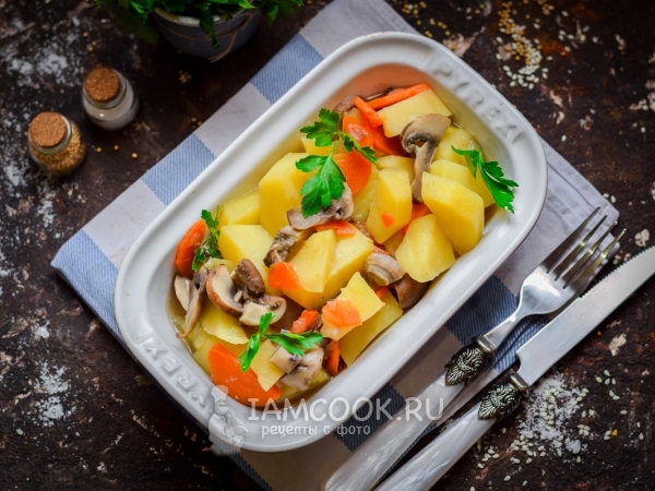 Тушеная картошка с грибами в духовке, рецепт с фото