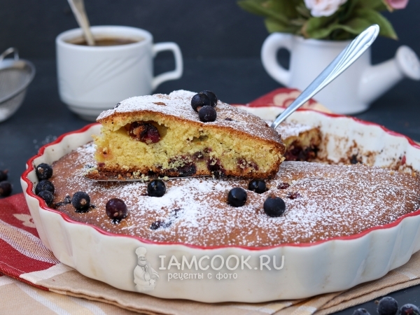 Манник с вишней и чёрной смородиной на сметане, рецепт с фото
