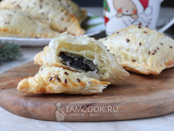 Слойки с черносливом, рецепт с фото