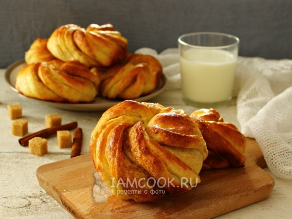 Сдобные булочки с корицей, рецепт с фото