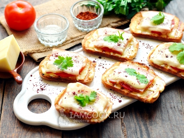 Бутерброды с беконом, помидором и сыром, рецепт с фото