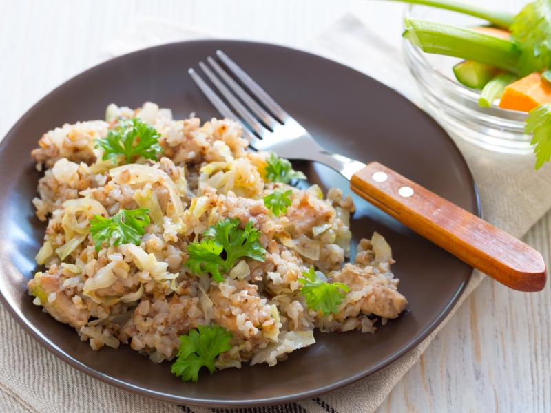 Гречка с капустой и мясом, рецепт с фото