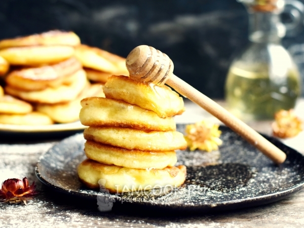 Оладьи на теплой ряженке, рецепт с фото