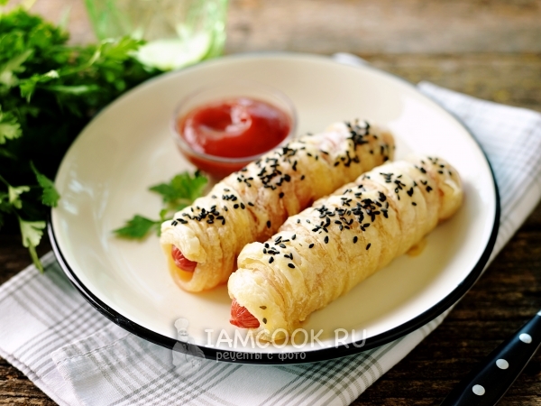 Сосиски в тесте в микроволновке, рецепт с фото