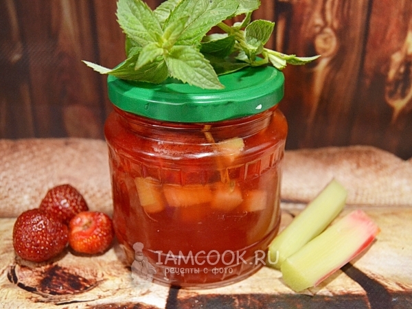 Компот из ревеня и клубники на зиму, рецепт с фото