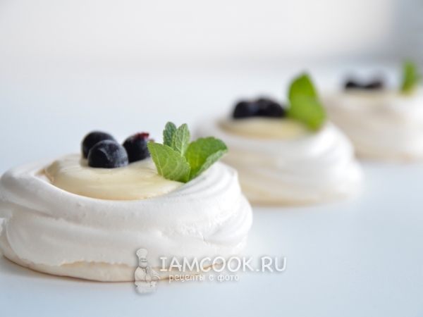 Десерт «Павлова» с заварным кремом, рецепт с фото