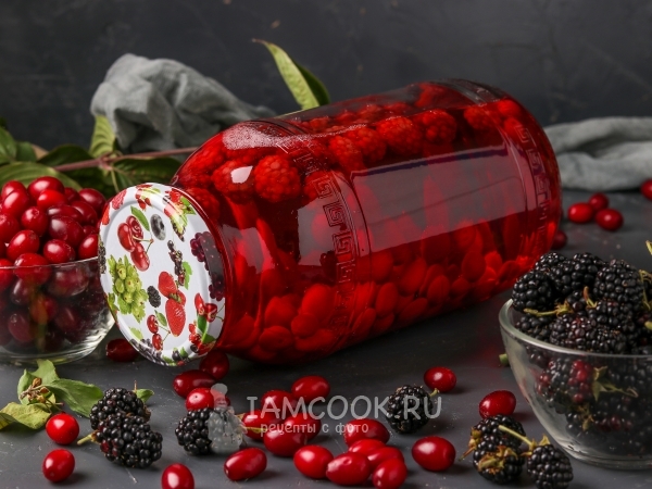 Компот из кизила и ежевики на зиму, рецепт с фото