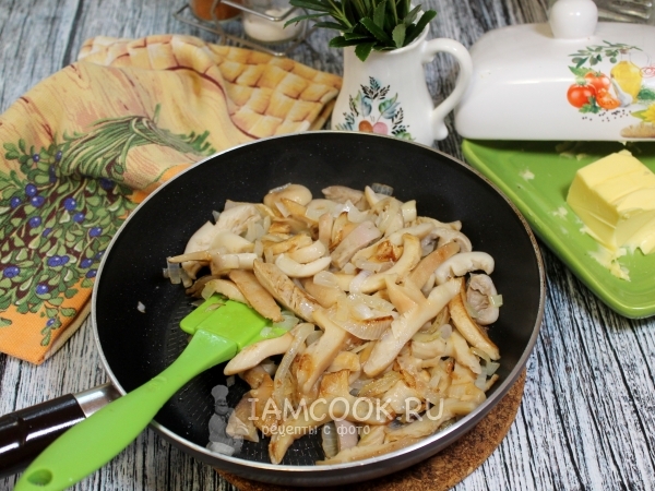 Жареные сыроежки с луком, рецепт с фото