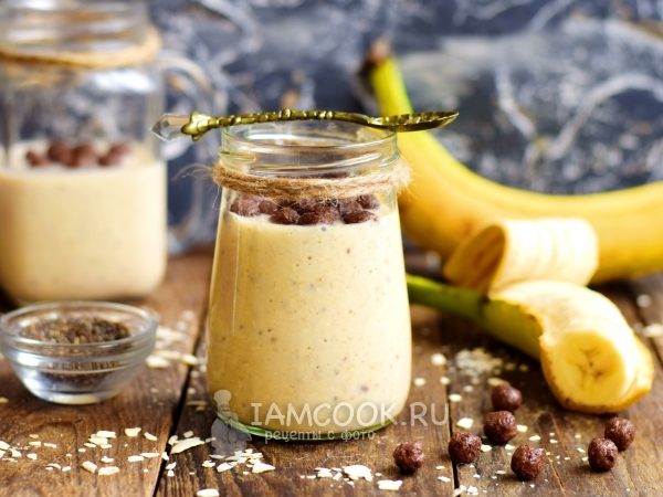 Протеиновый смузи с арахисовой пастой и семенами чиа, рецепт с фото