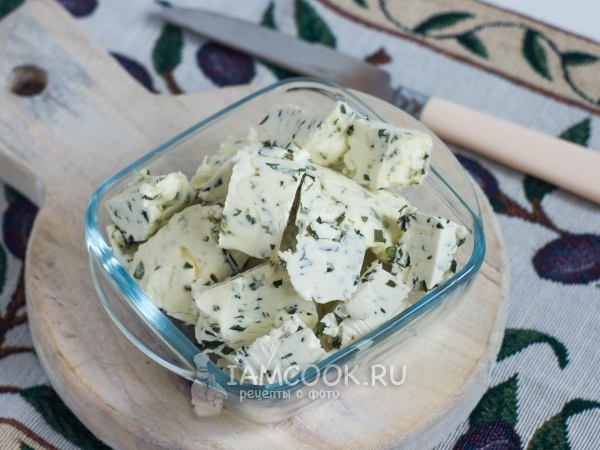 Ароматное сливочное масло с базиликом, рецепт с фото