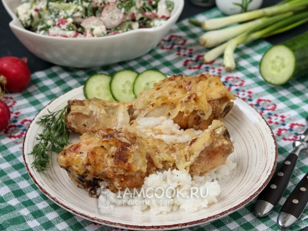 Курица в луково-молочном соусе в духовке, рецепт с фото