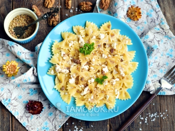 Сладкие фарфалле с творогом и орехами, рецепт с фото