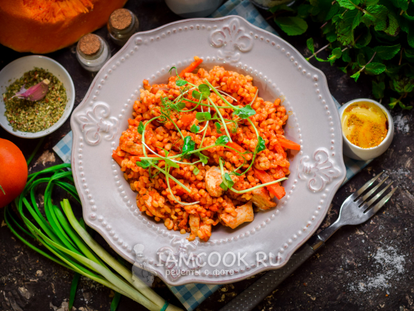 Булгур с курицей в томатном соусе, рецепт с фото