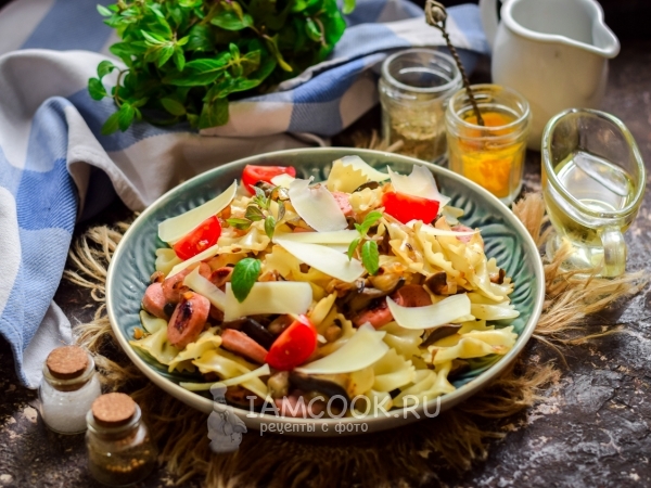 Макароны с сосисками и грибами, рецепт с фото