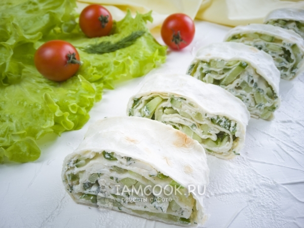 Рулет из лаваша с огурцом, рецепт с фото