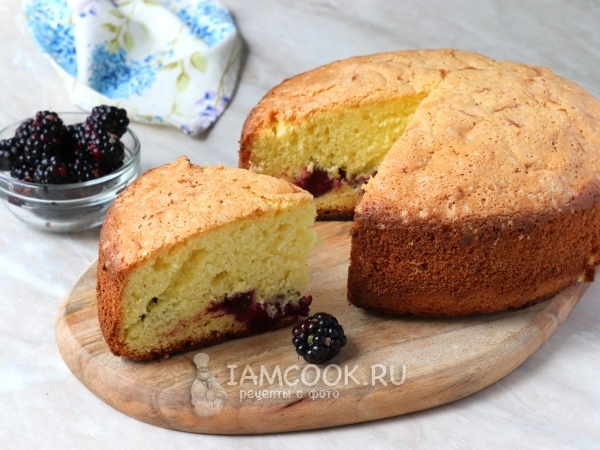 Шарлотка с ежевикой, рецепт с фото