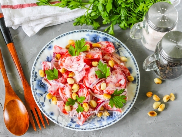 Салат из помидоров с арахисом, рецепт с фото