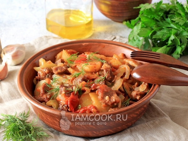 Картофель с бараниной и перцем под соусом в духовке, рецепт с фото