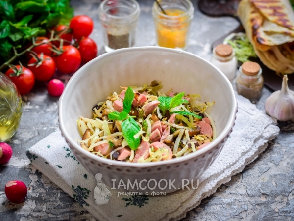 Тушеная капуста с сосисками и баклажанами, рецепт с фото