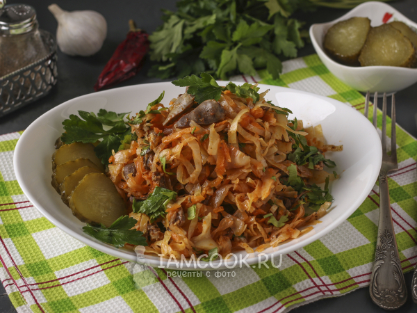 Тушёная капуста с куриными сердечками, рецепт с фото