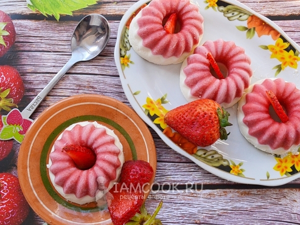 Муссовые пирожные с клубникой, рецепт с фото