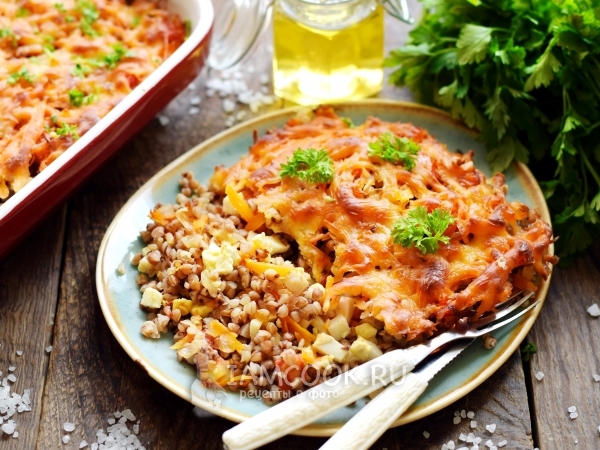 Гречка с овощами, яйцом и сыром, рецепт с фото