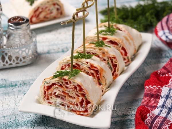 Рулет из лаваша с фетой и красной икрой, рецепт с фото