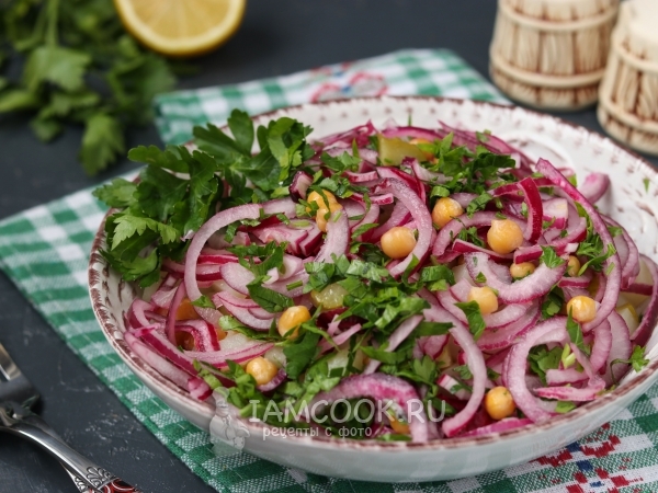 Салат с нутом, картофелем и маринованными огурцами, рецепт с фото