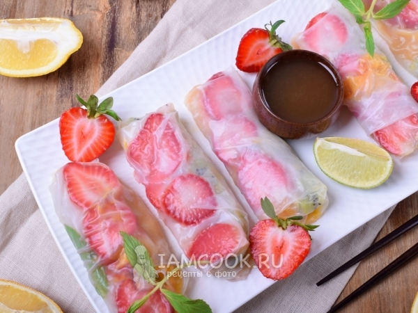 Спринг-роллы с клубникой, киви и манго, рецепт с фото