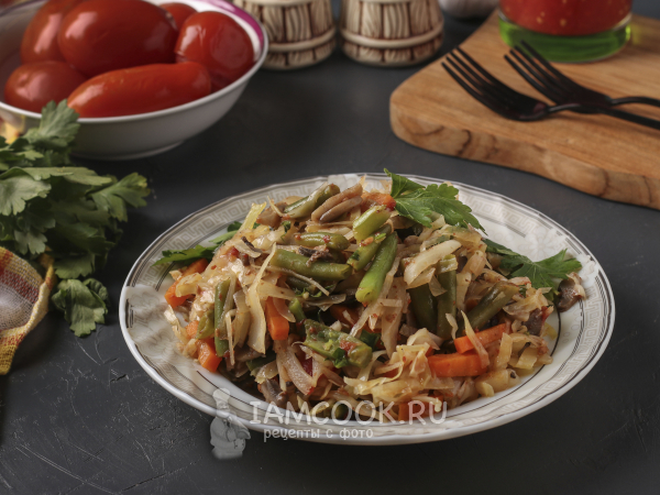 Тушёная капуста с грибами и стручковой фасолью, рецепт с фото