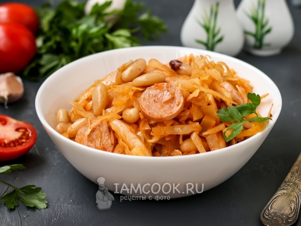 Тушёная капуста с сосисками и фасолью, рецепт с фото