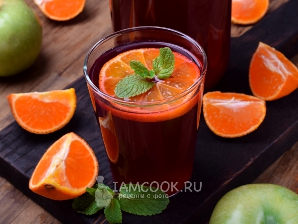 Компот с мандаринами и замороженными ягодами, рецепт с фото