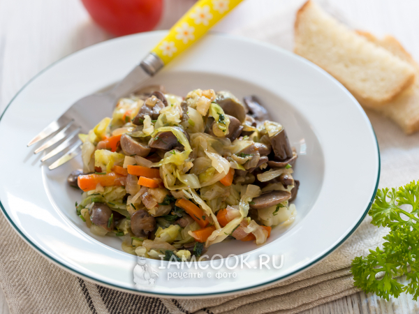 Тушеная капуста с грибами и баклажанами, рецепт с фото